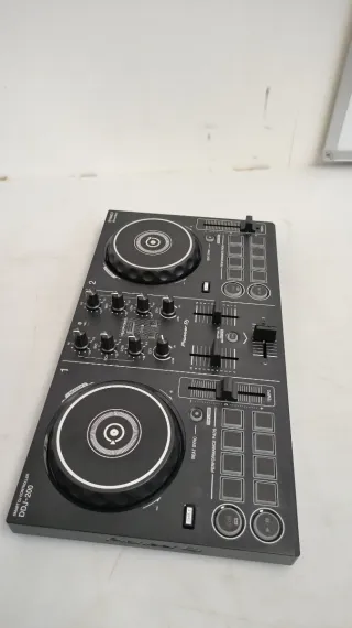 Controlador DJ Pioneer DDJ-200. B4Y5421