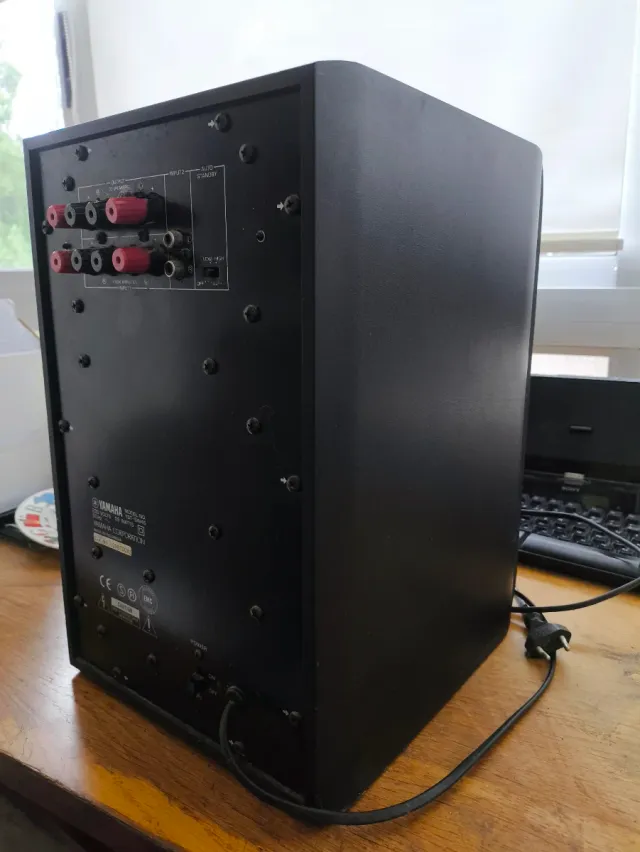 Subwoofer Yamaha Negro yst-sw45