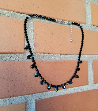 Collar cristal tallado en gotas negro y tornasol