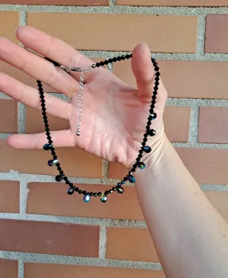 Collar cristal tallado en gotas negro y tornasol