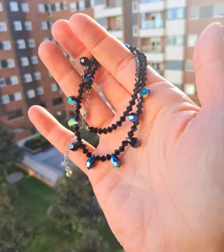 Collar cristal tallado en gotas negro y tornasol