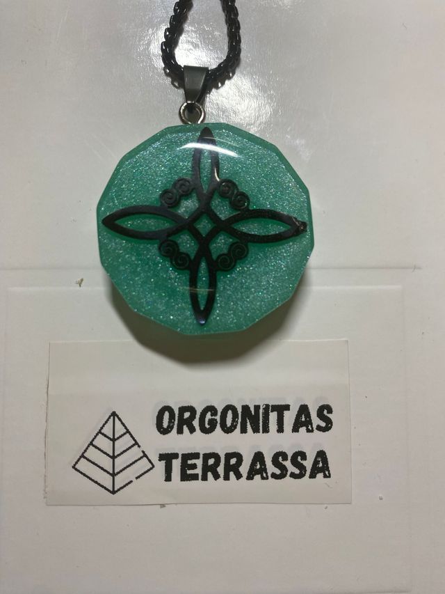 Colgante Nudo de Bruja Verde y Negro