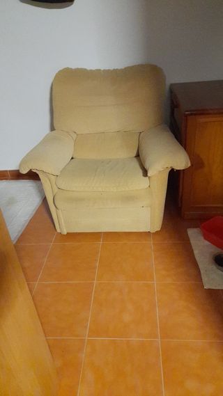 Sofá individual beige tela