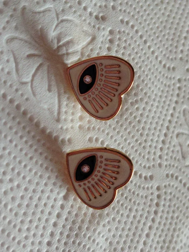 Pendientes Corazón Beige y Dorado
