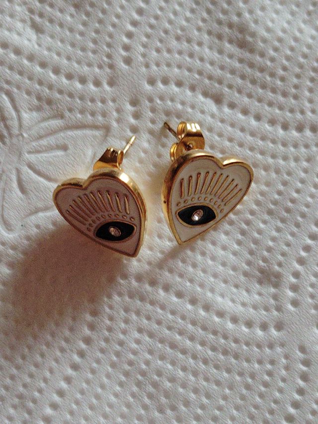 Pendientes Corazón Beige y Dorado