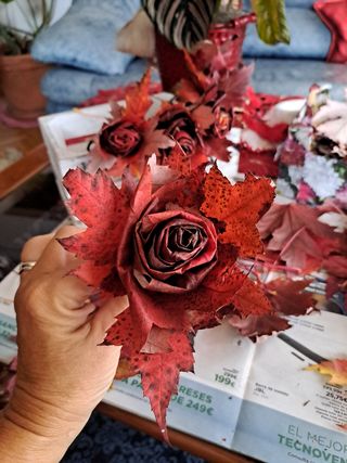 Rosa de hojas de Arce artesanal