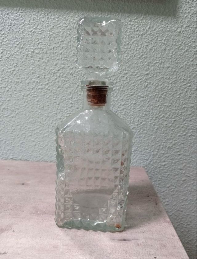 Juego de copas y licorera de cristal