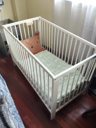 Cuna Ikea 2 alturas con complementos