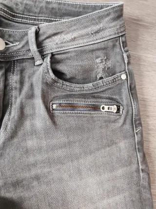 Pantalones vaqueros pitillo grises
