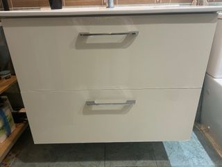 Mueble de baño blanco con cajones. Solo mueble