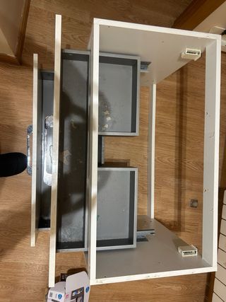 Mueble de baño blanco con cajones. Solo mueble