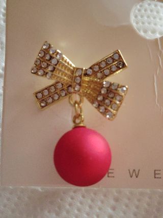 Pendientes lazo con bola roja y brillantes