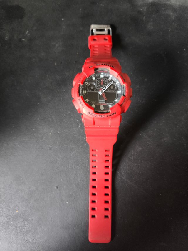 Casio G-Shock GA-100B Rojo