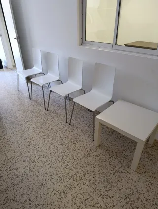 Sillas IKEA blancas (pack 4) - mesita baja