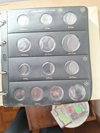 Álbum Monedas Españolas J. Carlos con 14 hojas