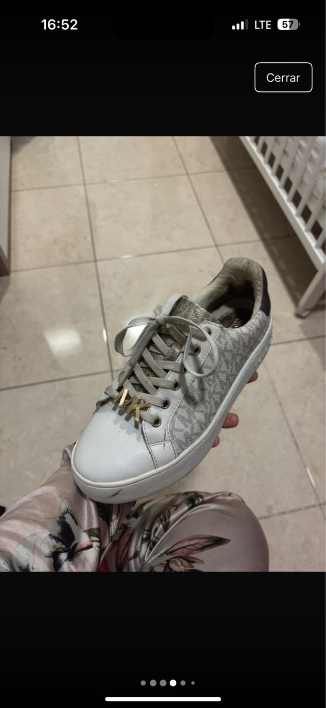 Zapatillas Michael Kors Beige y Blancas