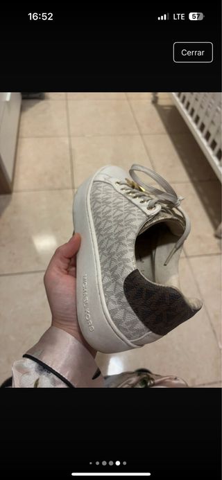 Zapatillas Michael Kors Beige y Blancas