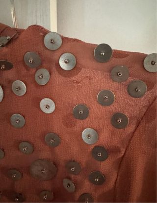 Camisa Zara abalorios naranja y dorada