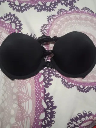 Sujetador negro con apertura delantera 75B