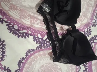 Sujetador negro con apertura delantera 75B