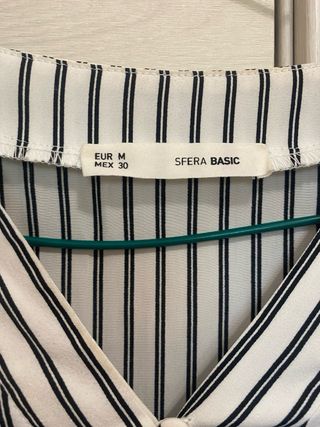 Blusa Sfera Rayas Negras y Blancas Talla M