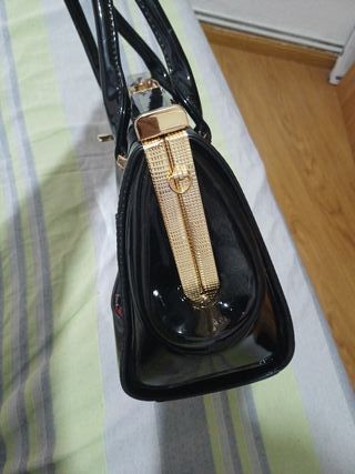 Bolso de mano negro charol