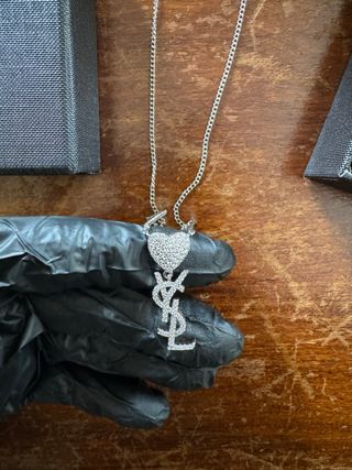 Collana YSL Saint Laurent con cuore strass