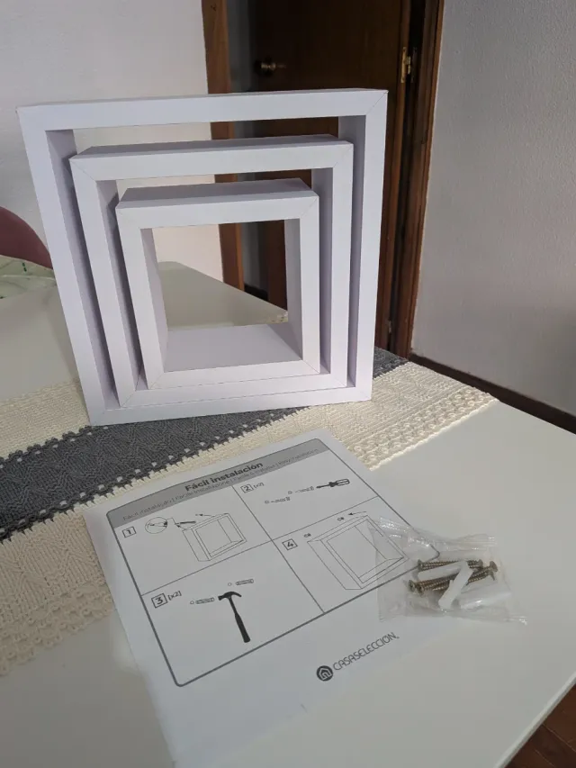 Estanterías cuadradas blancas