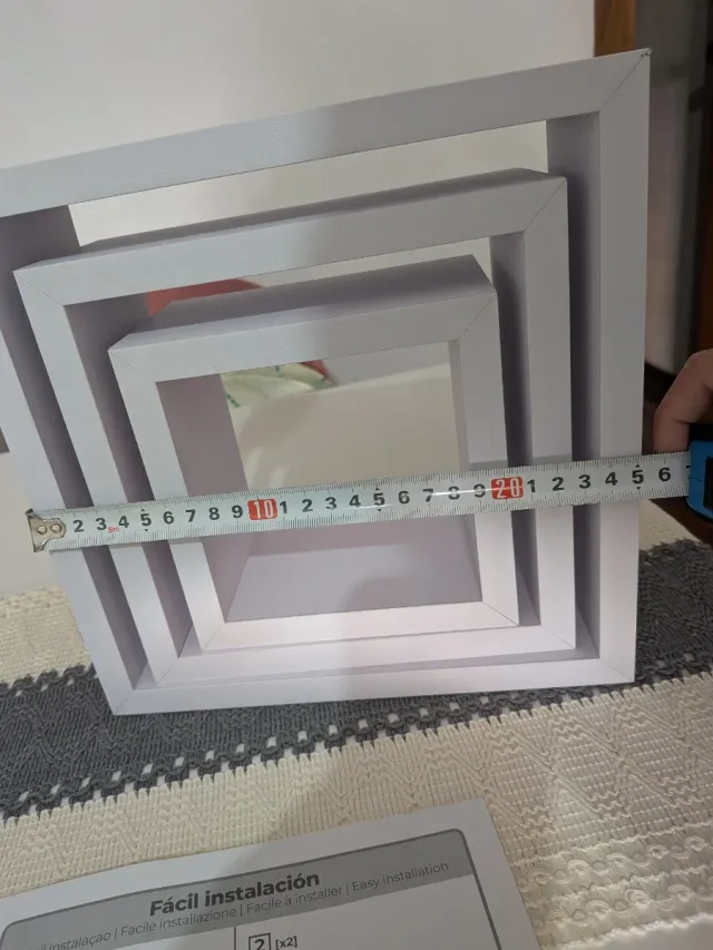 Estanterías cuadradas blancas