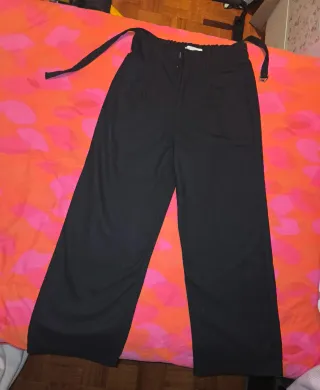 Pantalón ancho negro con cinturón