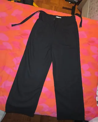 Pantalón ancho negro con cinturón