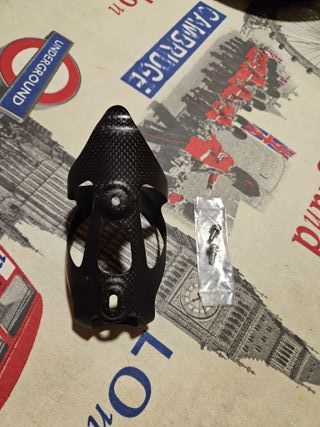 Porta bidón carbono con tornillos