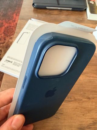 Custodia in silicone blu per iPhone 14 Pro MagSafe
