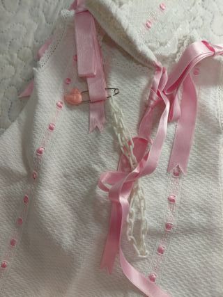 Faldón de Piqué blanco con Capota y patucos