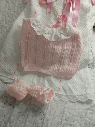 Faldón de Piqué blanco con Capota y patucos