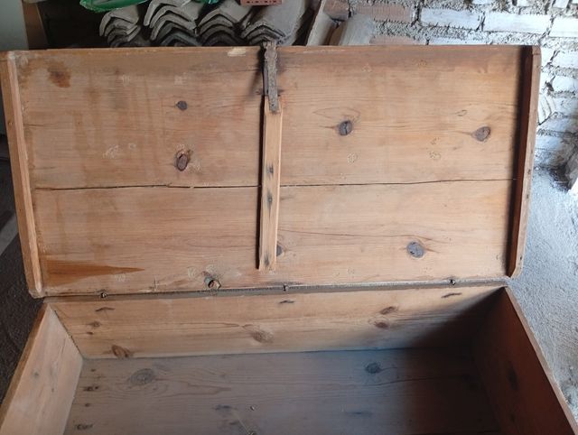 Baúl de madera antiguo