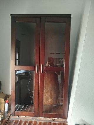 Mueble de salón madera y cristal