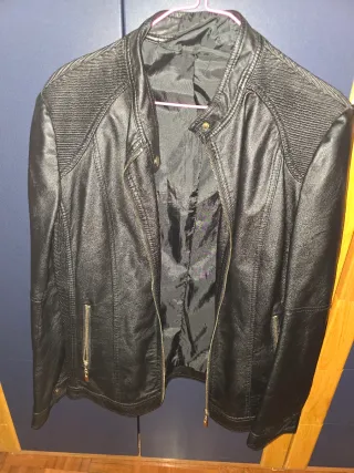 Chaqueta de cuero negra