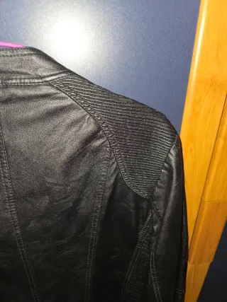 Chaqueta de cuero negra