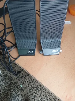 Altavoces Acer Negros y Plateados