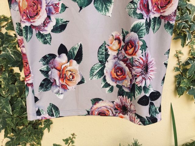 Vestido floral Zara gris manga larga