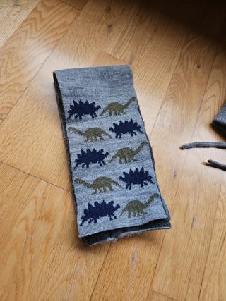 Gorro y bufanda Zara dinosaurios 3-5 años