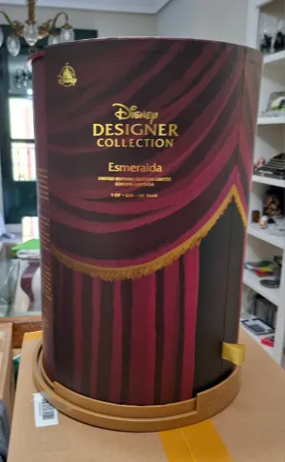 Muñeca edición limitada Esmeralda Disney Designer