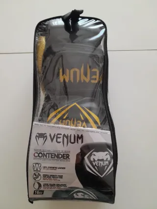 Guantes de Boxeo Venum Negros y Dorados