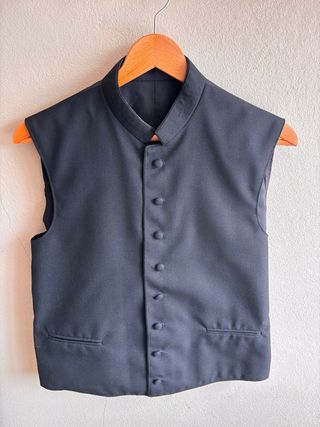Chaleco negro abotonado unisex