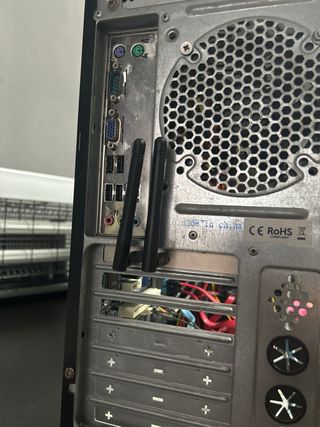 Torre de PC Gigabyte Completa