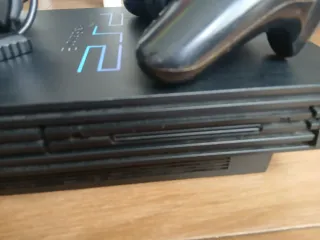 Consola PS2 con 2 mandos y 2 juegos y memoria card