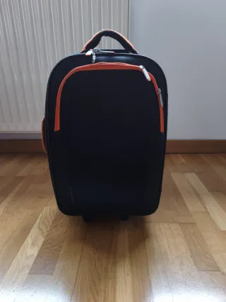 Maleta de cabina negra y naranja
