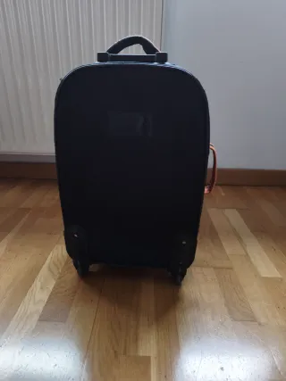 Maleta de cabina negra y naranja