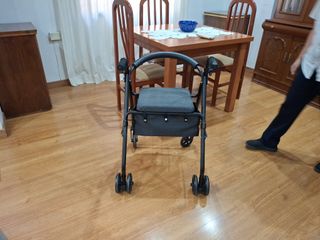 Andador Plegable con Asiento y Bolsa